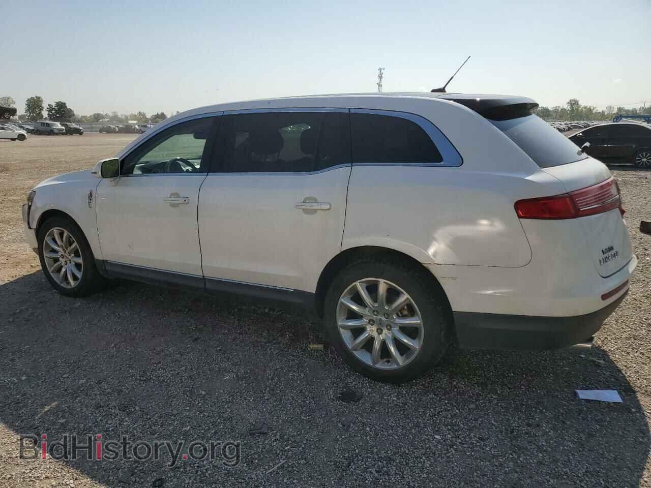 2011 LINCOLN MKT - VIN: 2LMHJ5AR1BBJ52039 - Фото 2