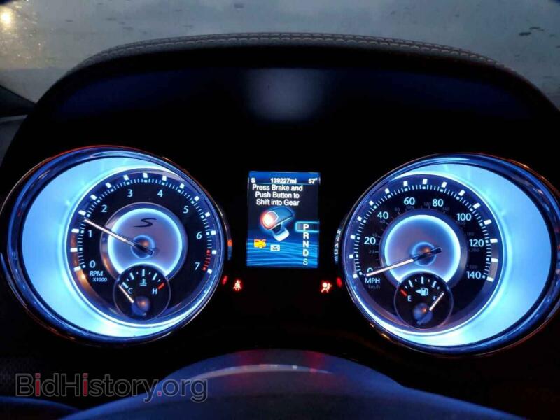 2013 Chrysler 300 (VIN 2C3CCABG0DH551667) — фото 9 из 12