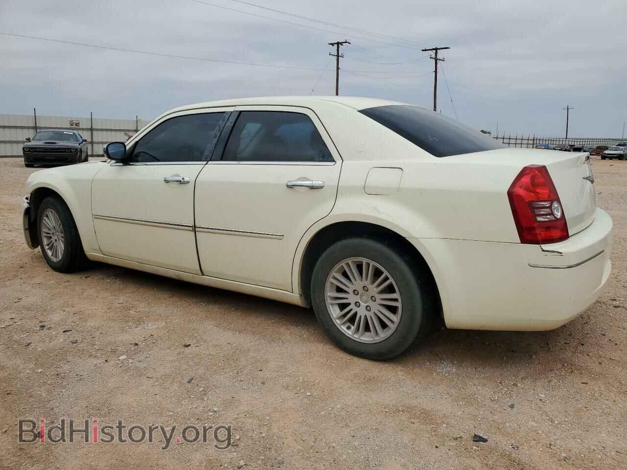 2010 CHRYSLER 300 - VIN: 2C3CA4CD6AH190257 - Фото 2
