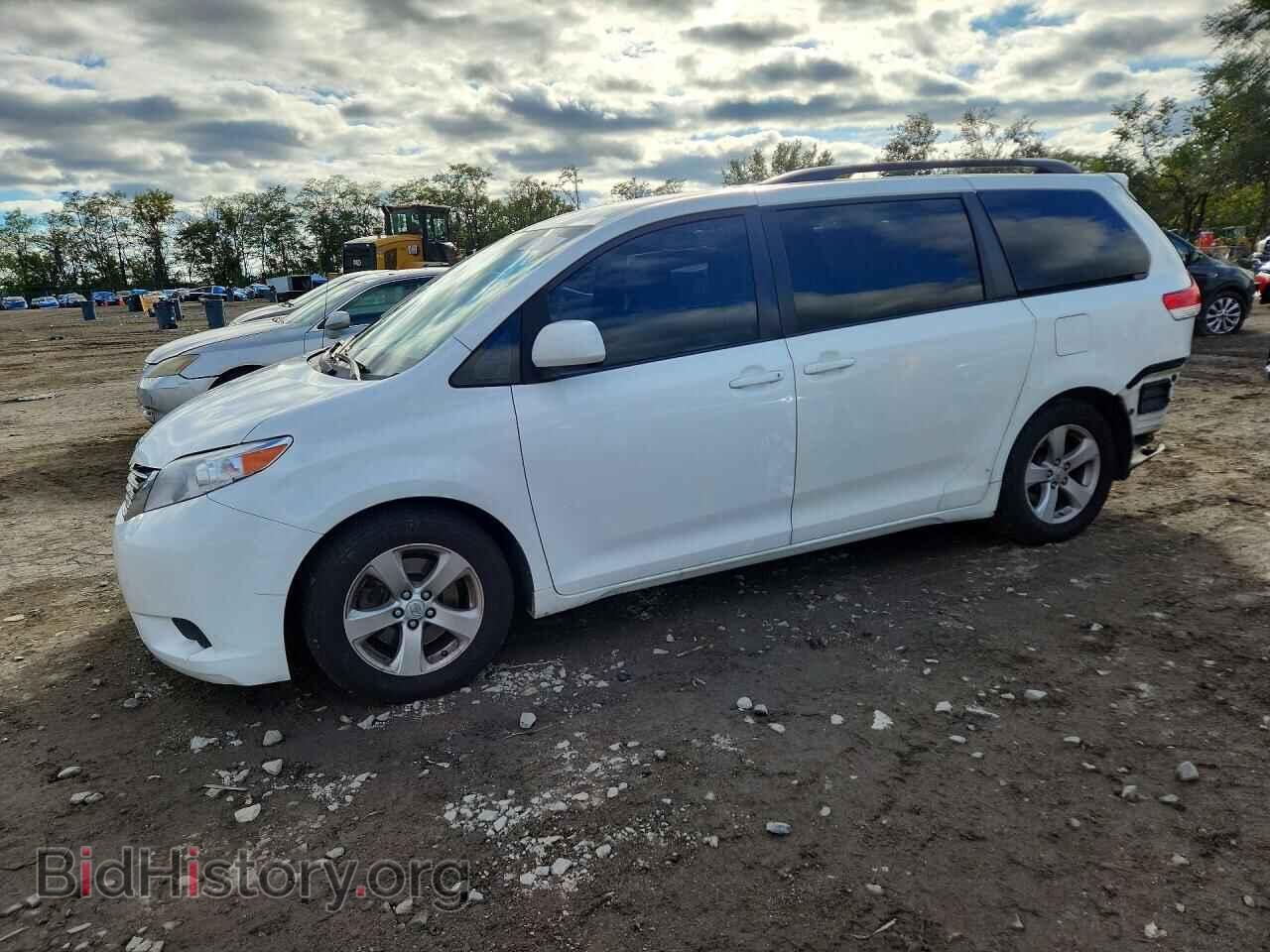 Photo 5TDKK3DC8DS362301 - TOYOTA SIENNA 2013