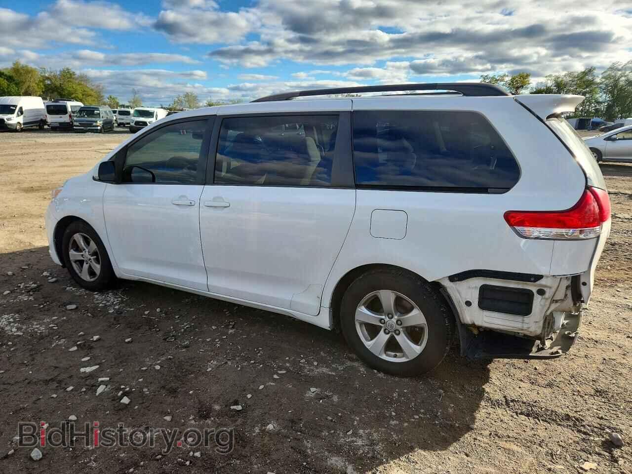 2013 TOYOTA SIENNA - VIN: 5TDKK3DC8DS362301 - Photo 2