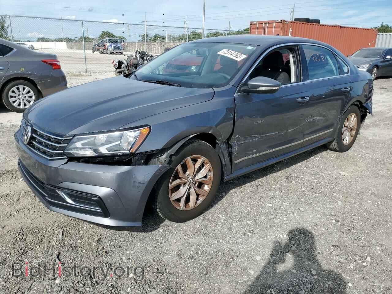 Photo 1VWAT7A33HC075201 - VOLKSWAGEN PASSAT 2017