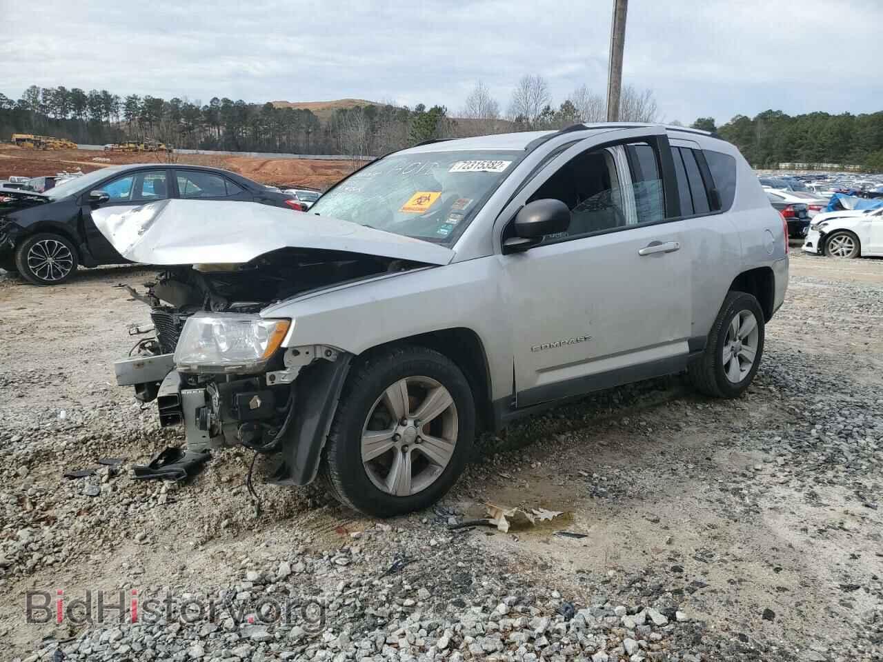 Photo 1J4NT1FB6BD235679 - JEEP COMPASS 2011