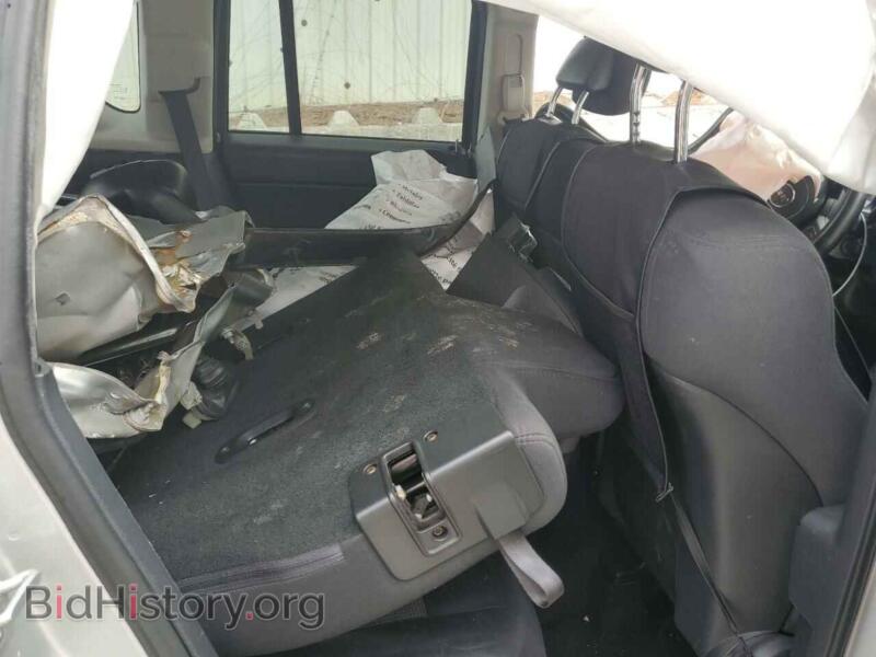 2011 Jeep COMPASS (VIN 1J4NT1FB6BD235679) — photo 10 of 13