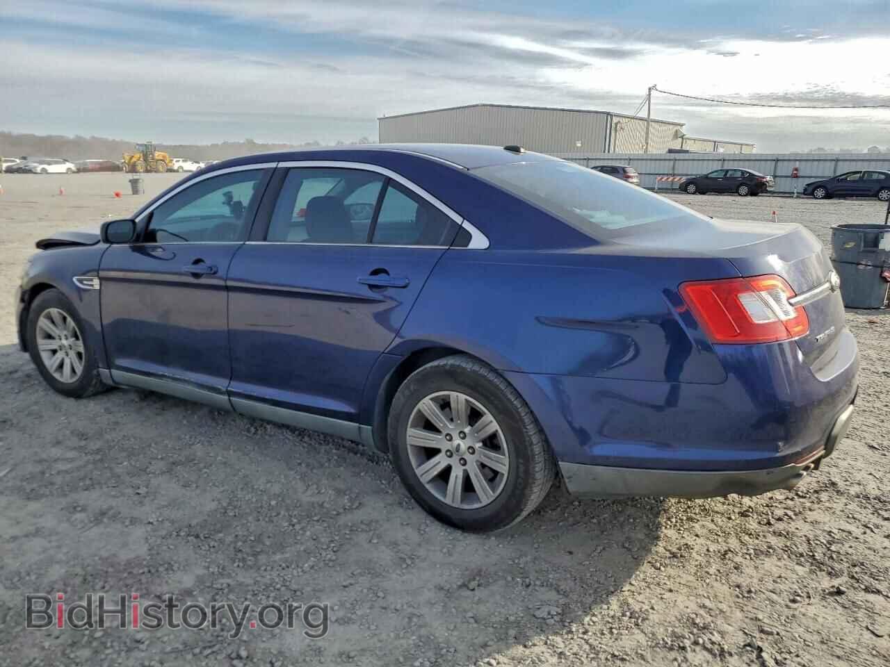 2011 FORD TAURUS - VIN: 1FAHP2DW2BG147218 - Photo 2