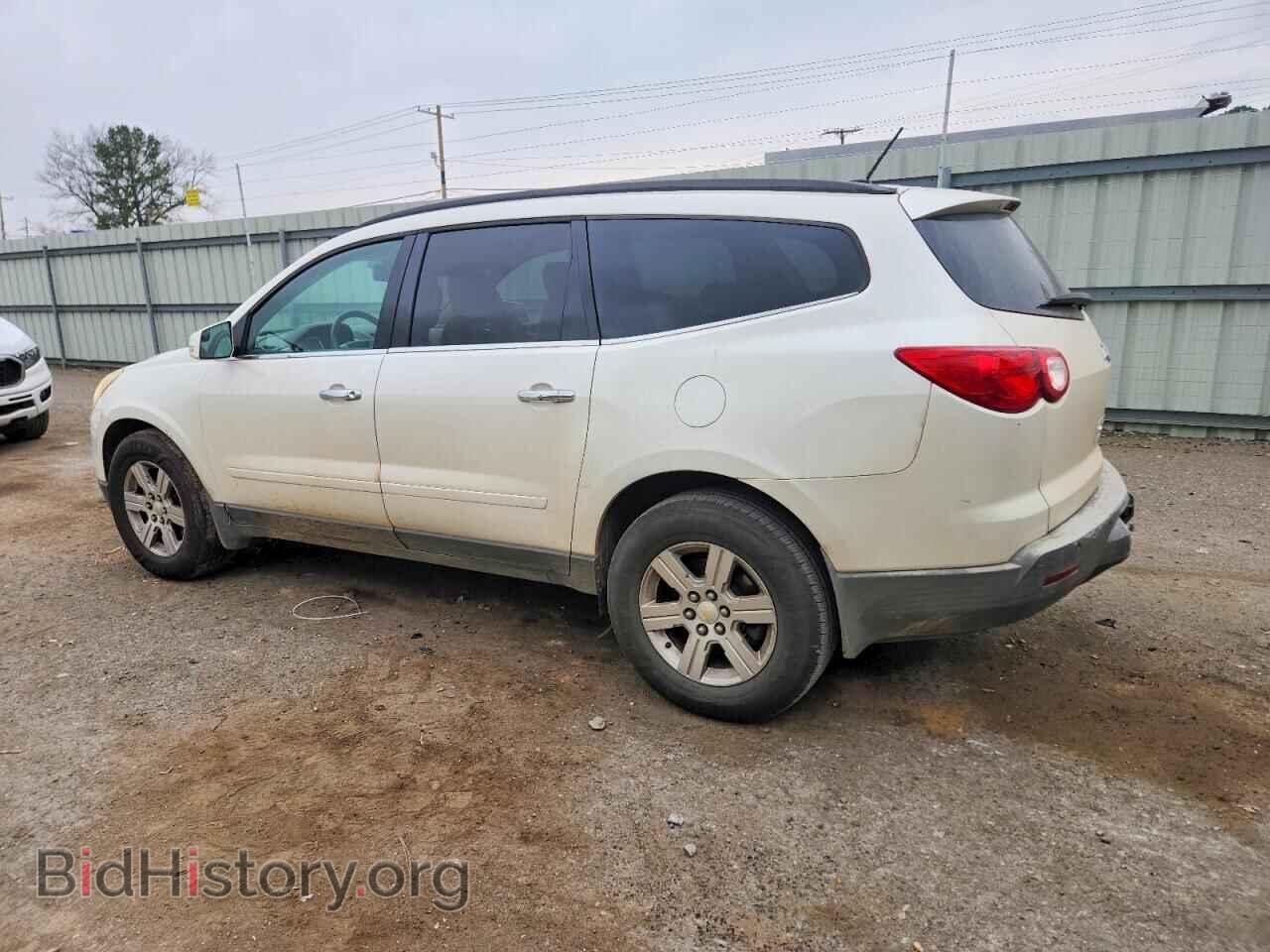 2011 CHEVROLET TRAVERSE - VIN: 1GNKRJED0BJ395575 - Фото 2
