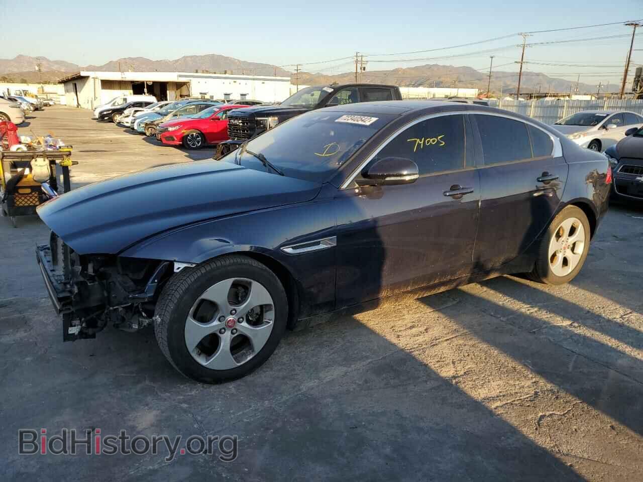Photo SAJAR4BN0HA952529 - JAGUAR XE 2017