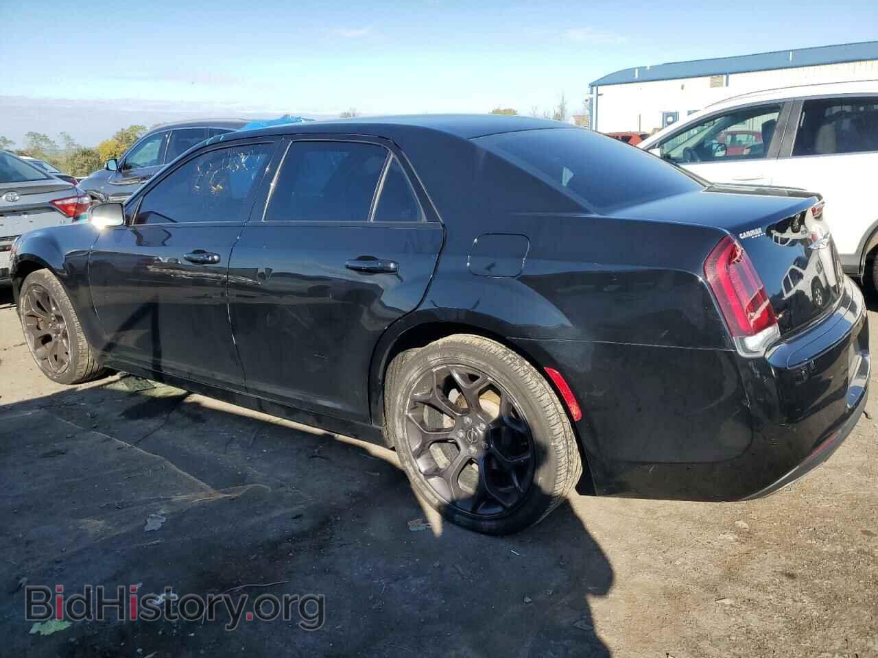 2019 CHRYSLER 300 - VIN: 2C3CCAAG6KH570402 - Фото 2