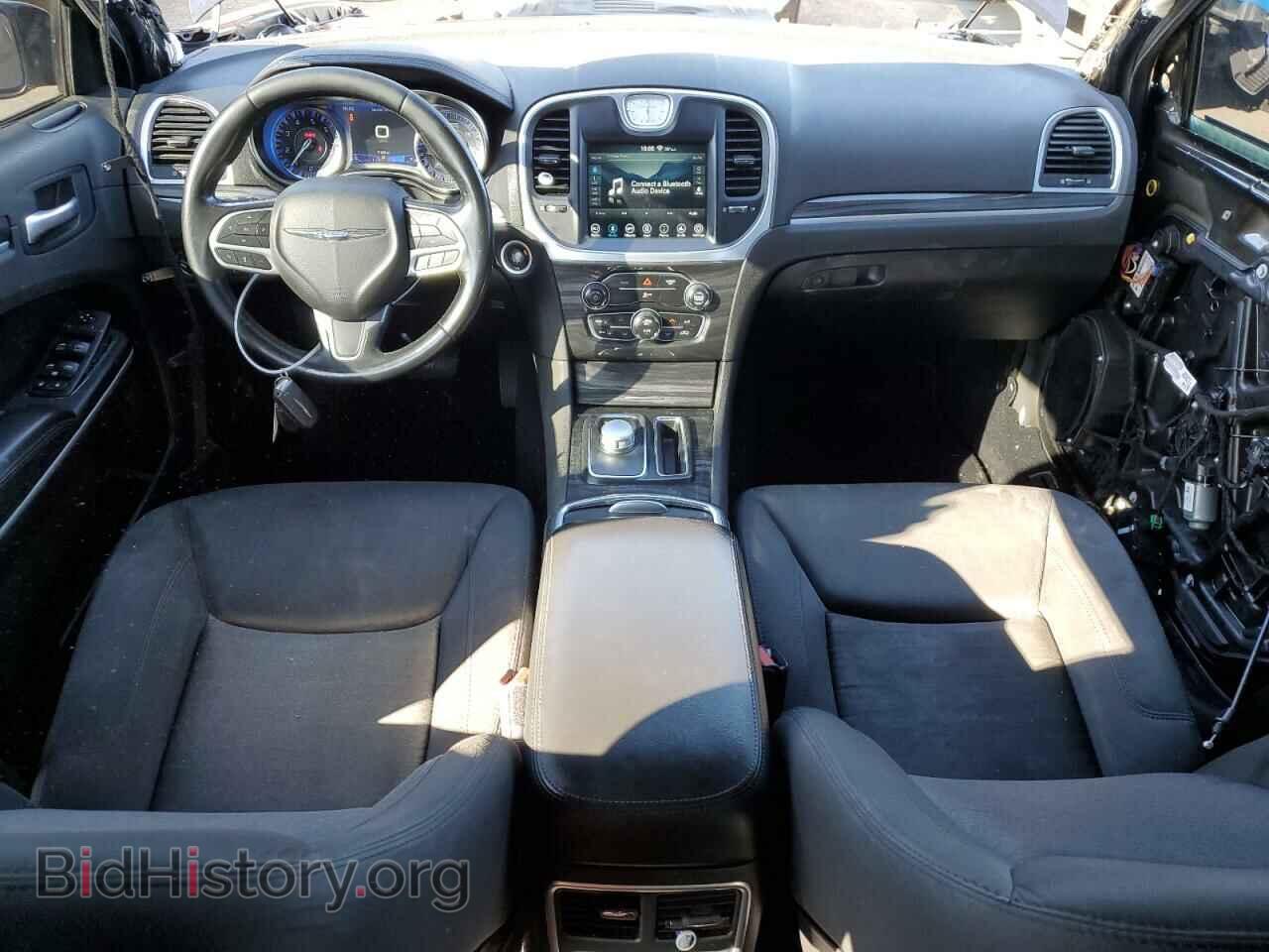 2019 CHRYSLER 300 - VIN: 2C3CCAAG6KH570402 - Фото 8