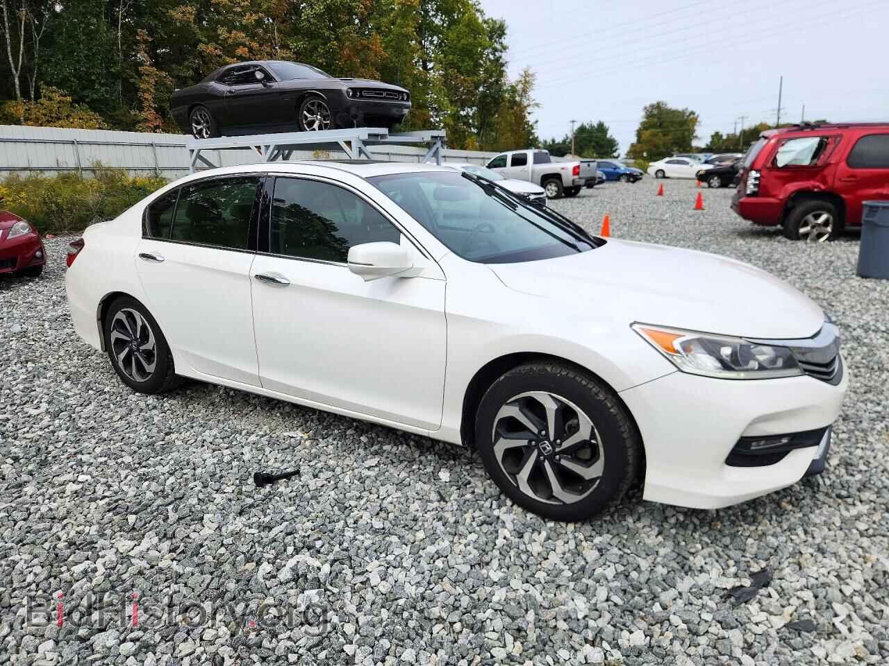 2017 HONDA ACCORD - VIN: 1HGCR3F86HA002425 - Photo 4