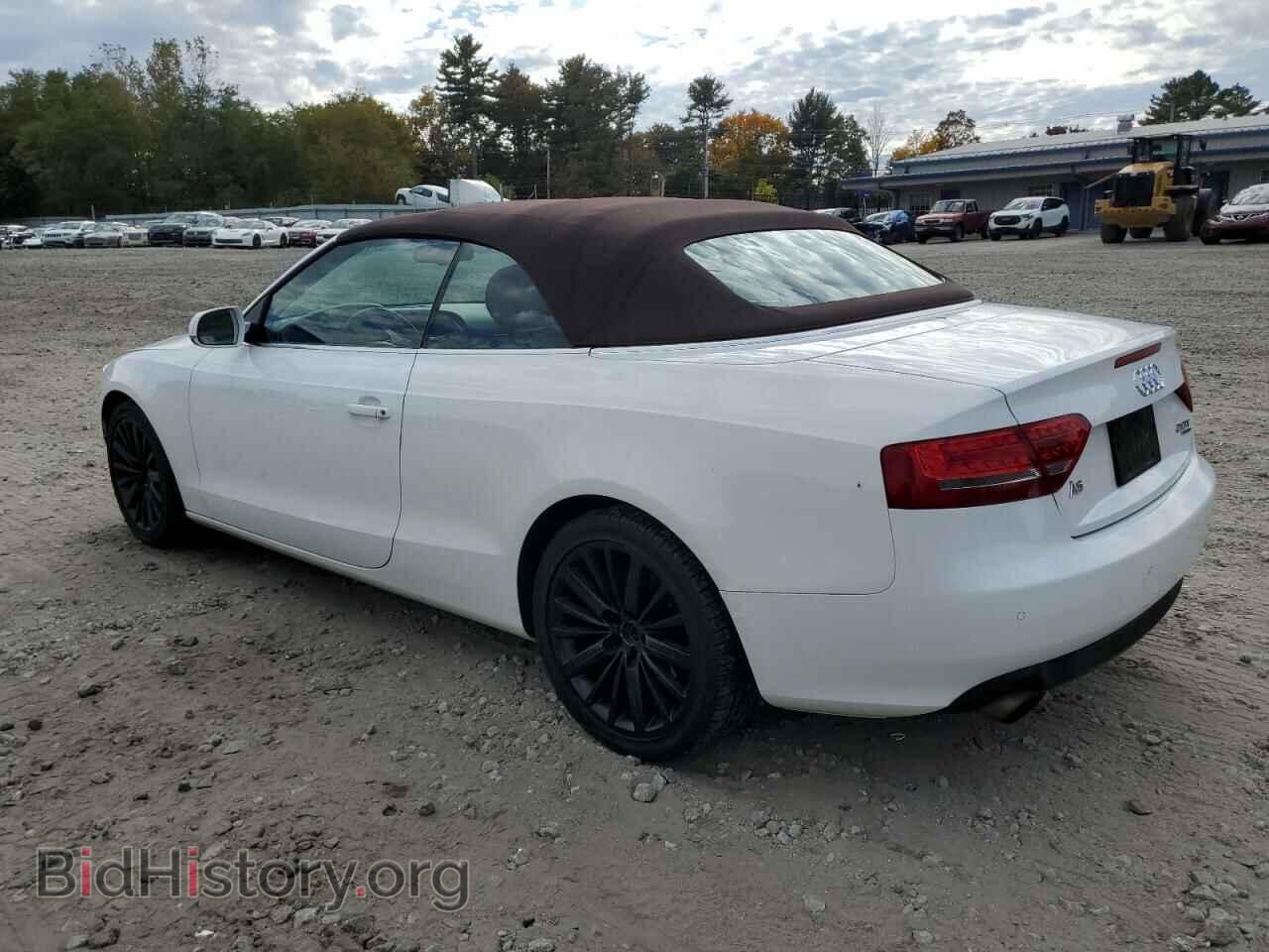 2011 AUDI A5 - VIN: WAULFAFH2BN002351 - Фото 2