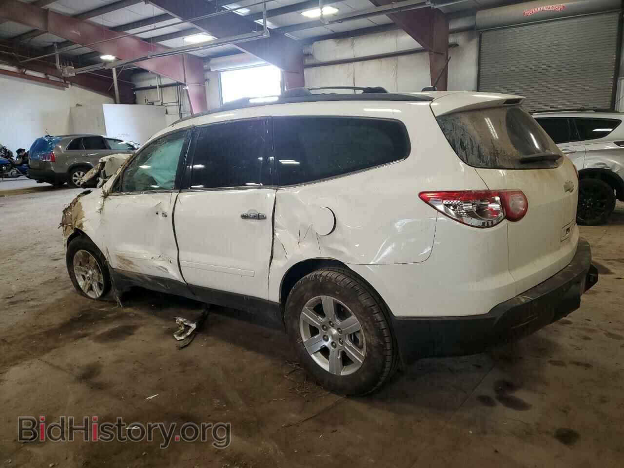 2012 CHEVROLET TRAVERSE - VIN: 1GNKRGED2CJ205781 - Фото 2