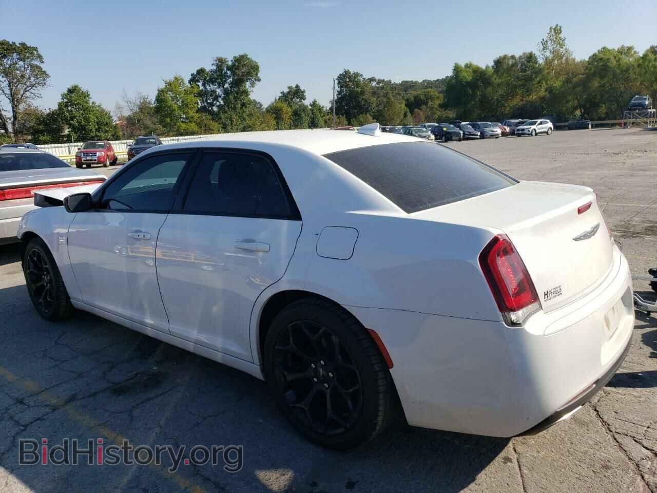 2019 CHRYSLER 300 - VIN: 2C3CCAAG6KH590746 - Фото 2