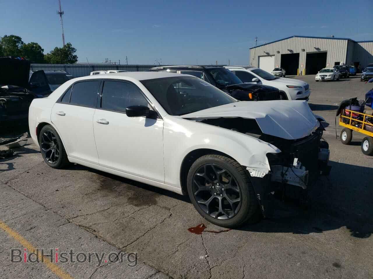 2019 CHRYSLER 300 - VIN: 2C3CCAAG6KH590746 - Фото 4