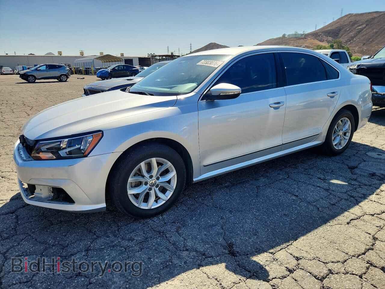 Photo 1VWAT7A34HC024659 - VOLKSWAGEN PASSAT 2017