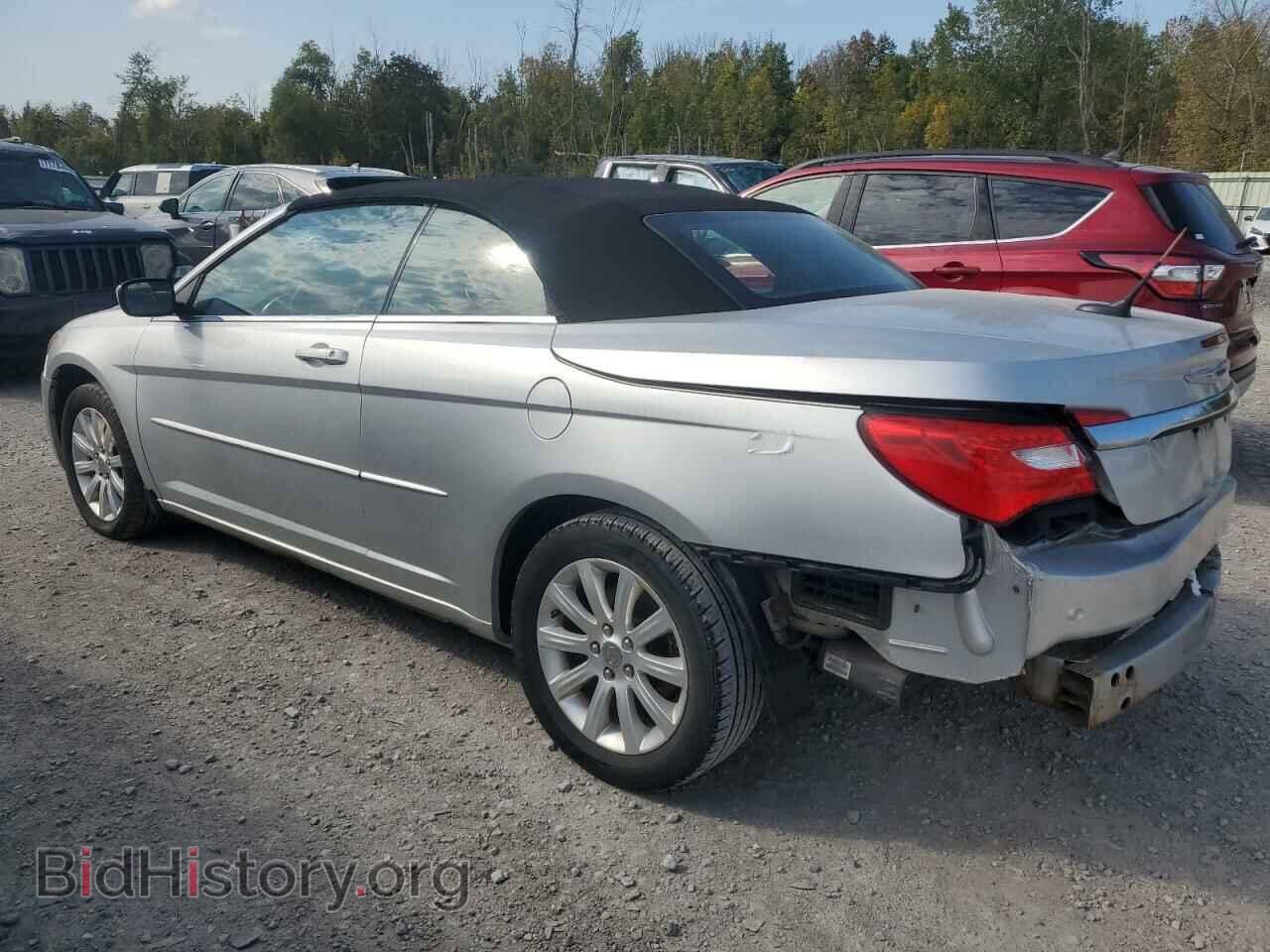 2011 CHRYSLER 200 - VIN: 1C3BC2EBXBN589302 - Photo 2