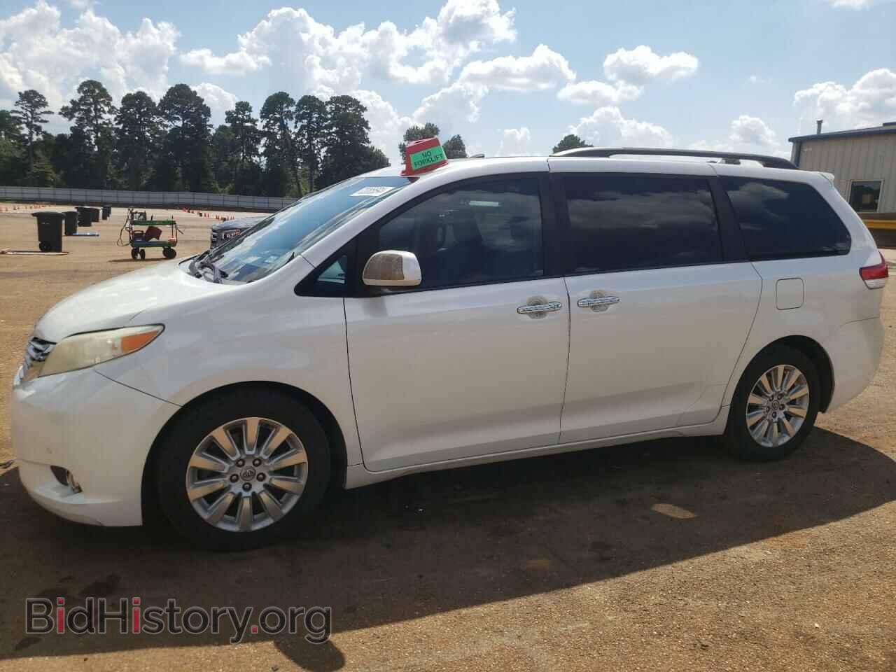 Photo 5TDYK3DC2CS251137 - TOYOTA All Models 2012