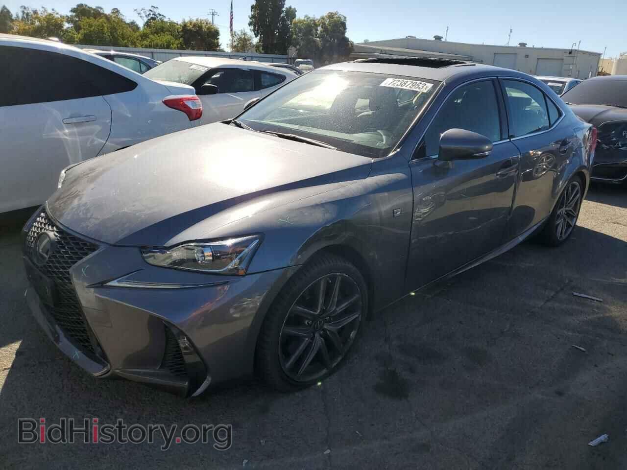 Photo JTHBE1D26H5030290 - LEXUS IS 2017