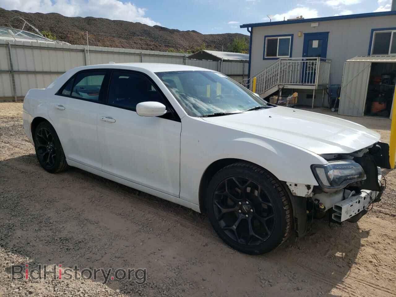 2019 CHRYSLER 300 - VIN: 2C3CCABG8KH562963 - Фото 4