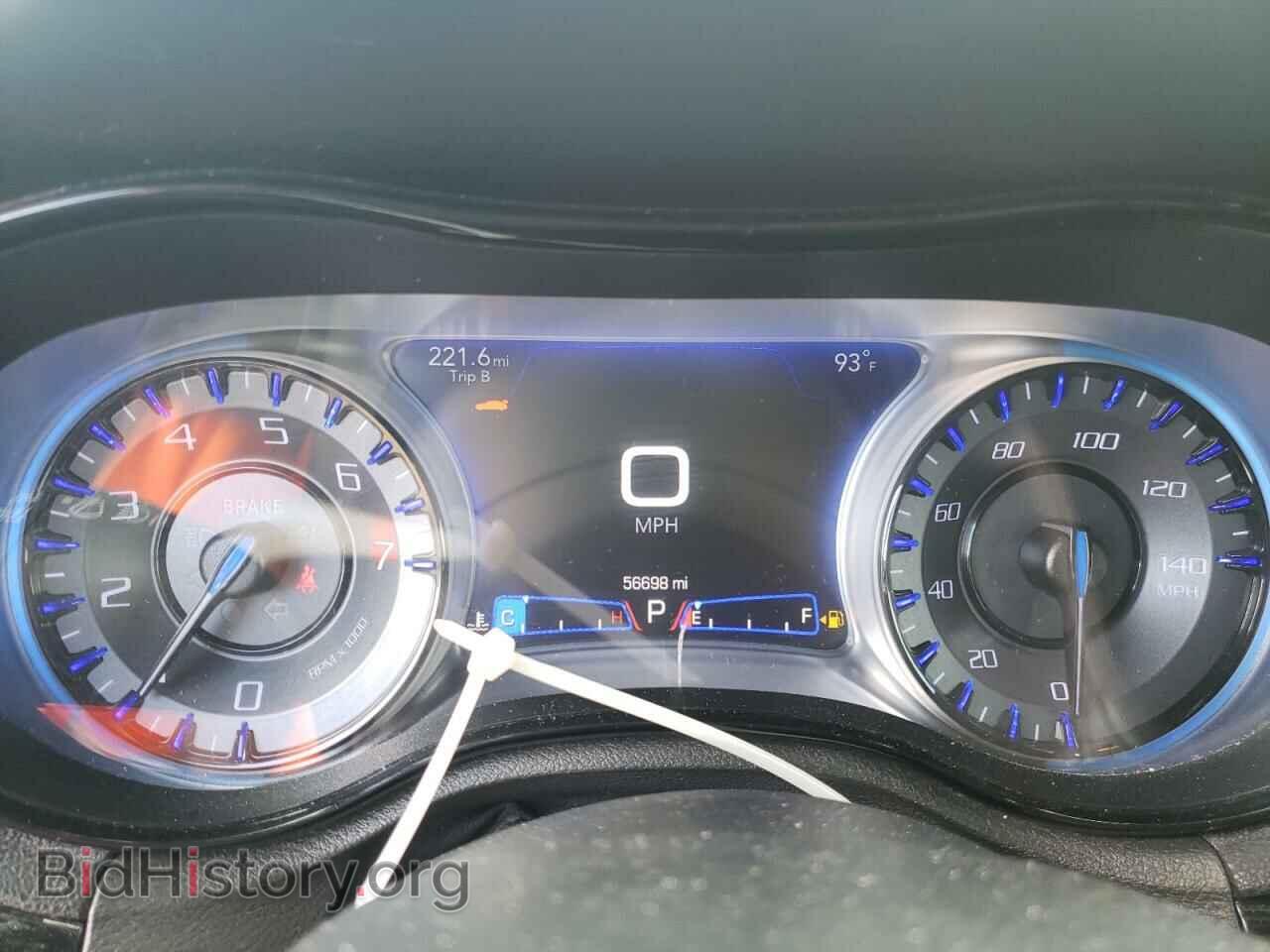 2019 CHRYSLER 300 - VIN: 2C3CCABG8KH562963 - Фото 9