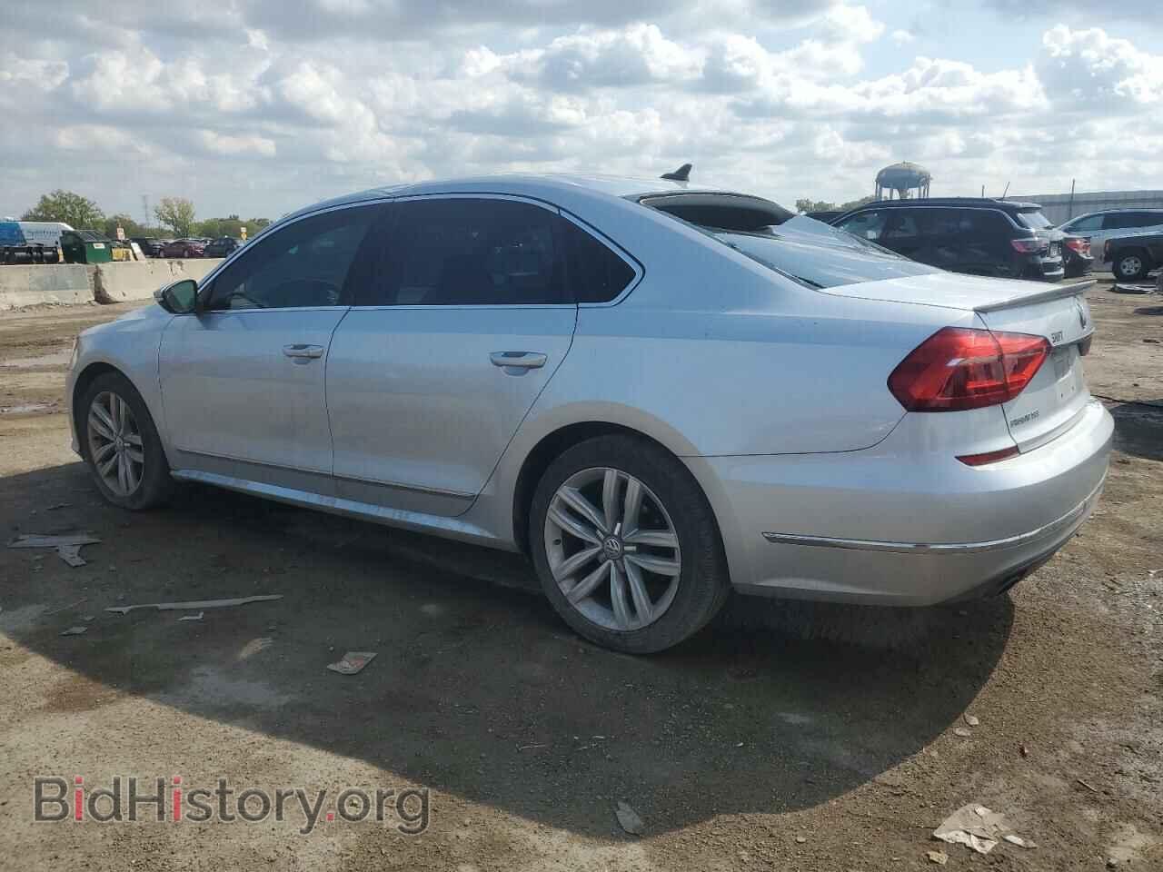 2016 VOLKSWAGEN PASSAT - VIN: 1VWCT7A37GC025621 - Фото 2