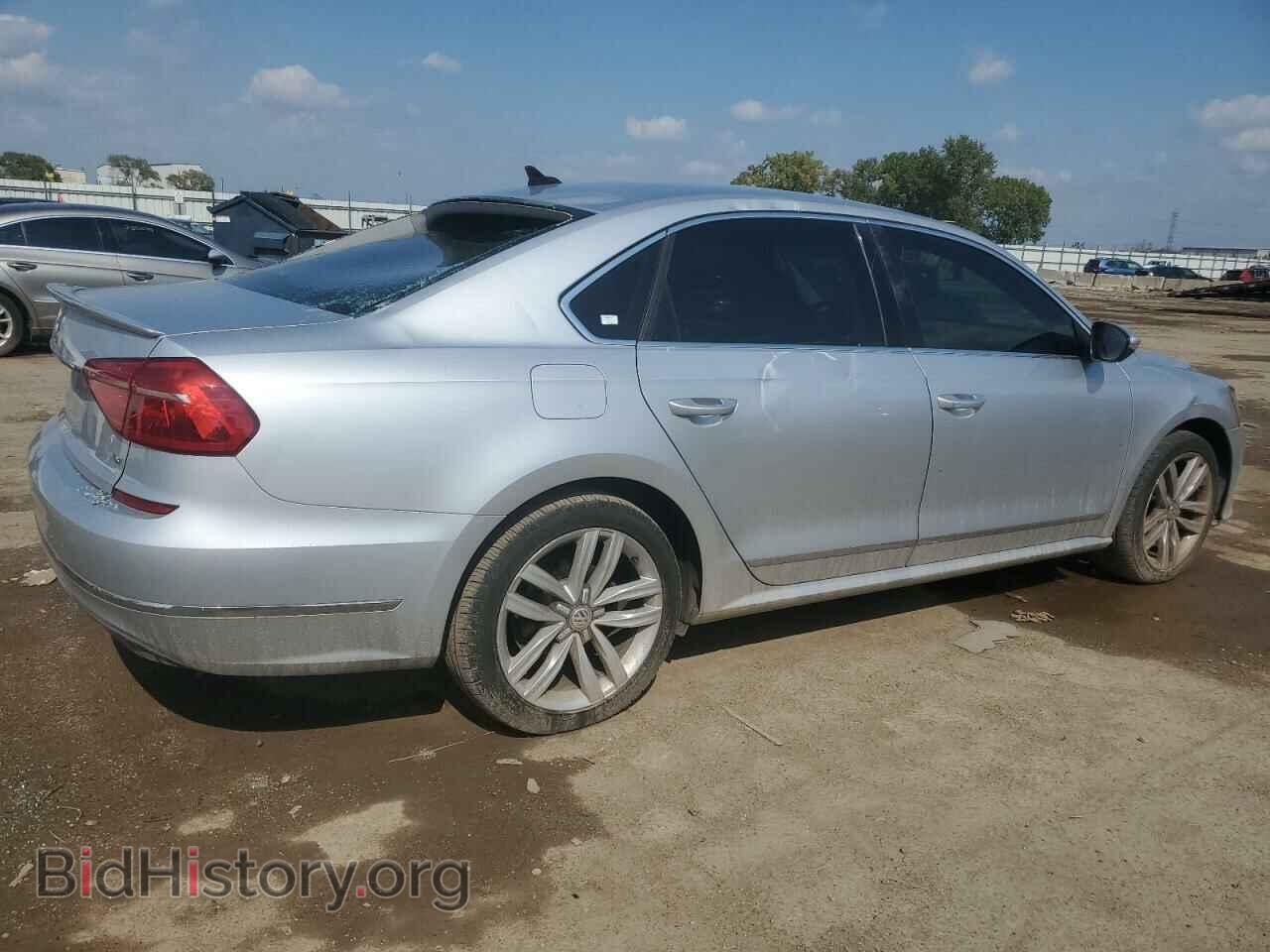 2016 VOLKSWAGEN PASSAT - VIN: 1VWCT7A37GC025621 - Фото 3