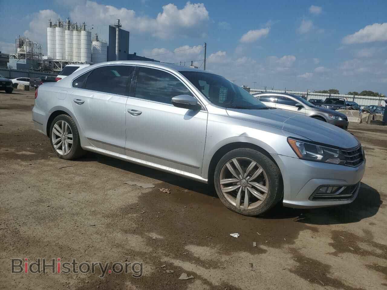 2016 VOLKSWAGEN PASSAT - VIN: 1VWCT7A37GC025621 - Фото 4