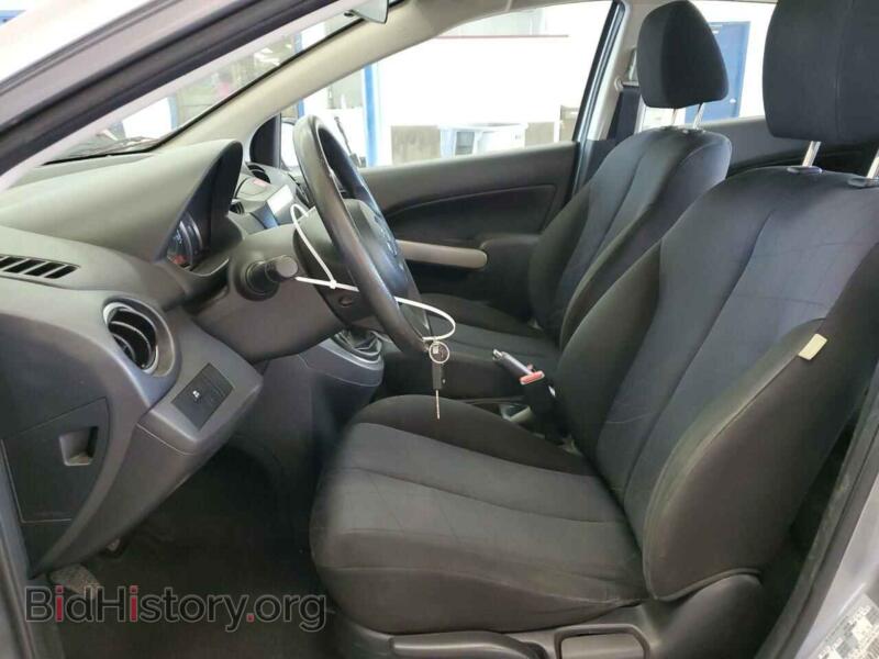 2011 Mazda 2 (VIN JM1DE1HZ4B0126599) — фото 7 из 13