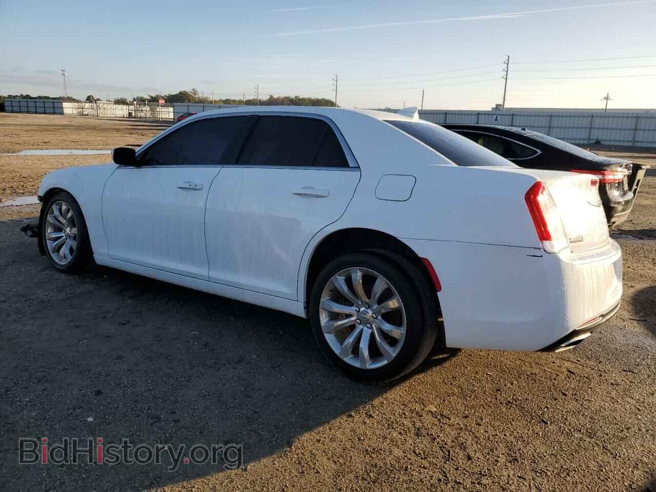 2019 CHRYSLER 300 - VIN: 2C3CCAAG7KH612270 - Фото 2