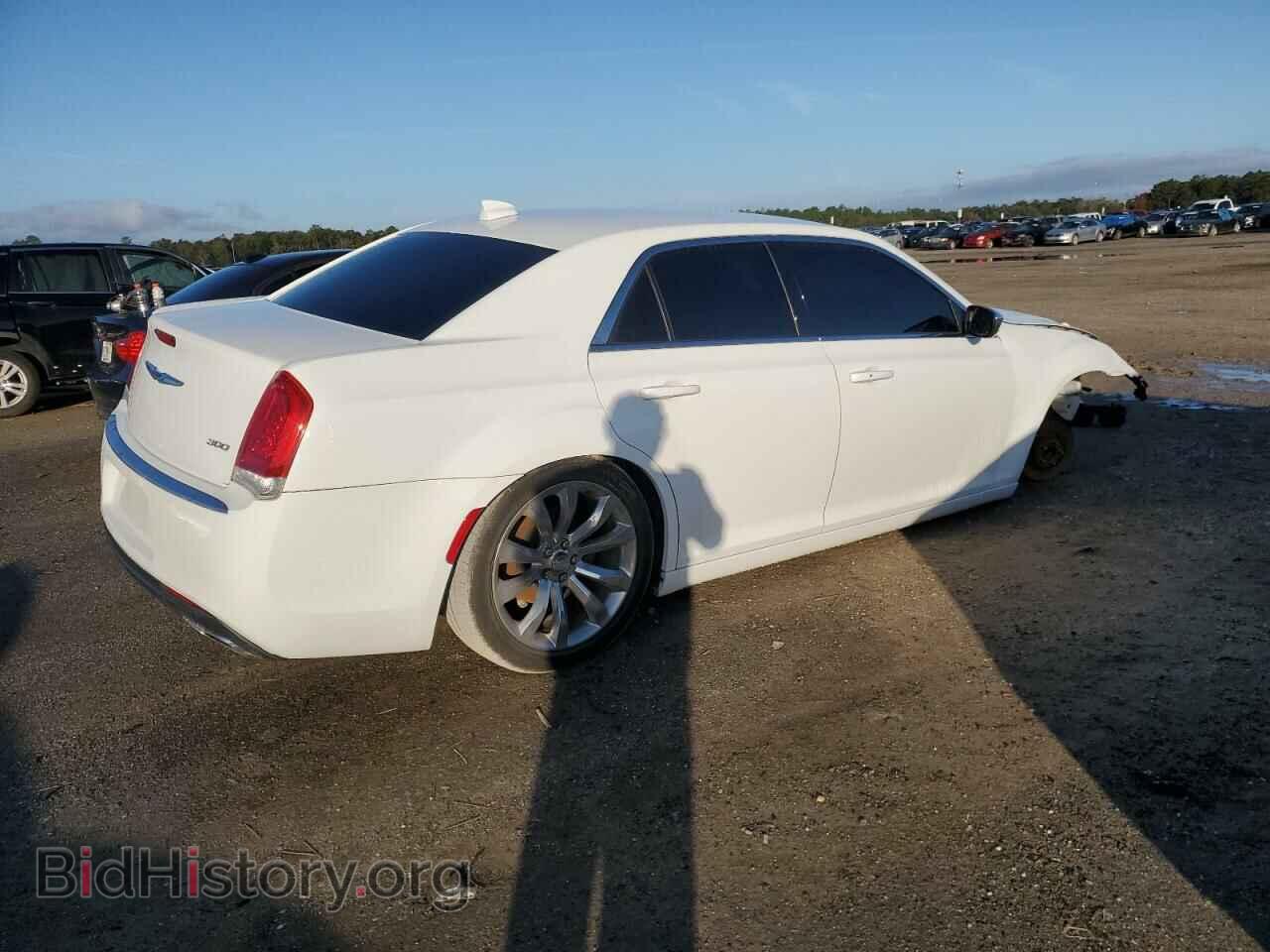 2019 CHRYSLER 300 - VIN: 2C3CCAAG7KH612270 - Фото 3