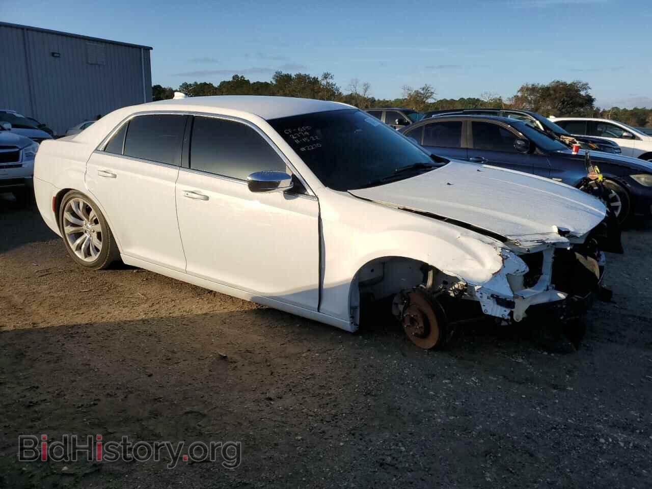 2019 CHRYSLER 300 - VIN: 2C3CCAAG7KH612270 - Фото 4