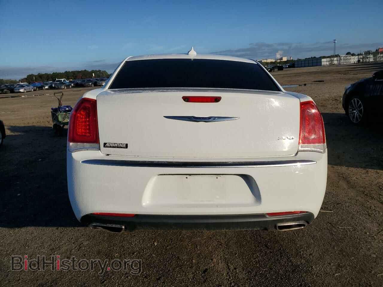 2019 CHRYSLER 300 - VIN: 2C3CCAAG7KH612270 - Фото 6