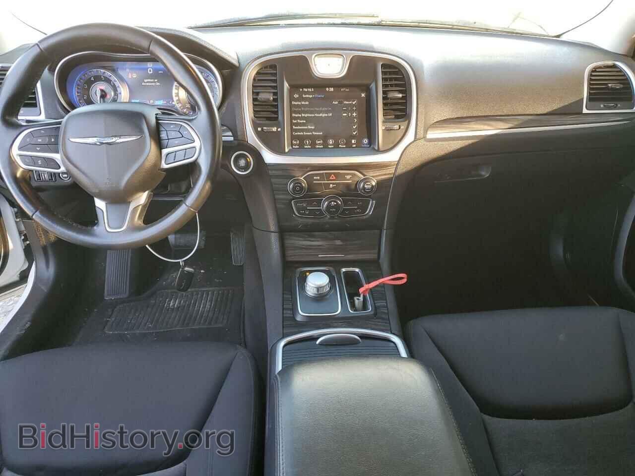 2019 CHRYSLER 300 - VIN: 2C3CCAAG7KH612270 - Фото 8
