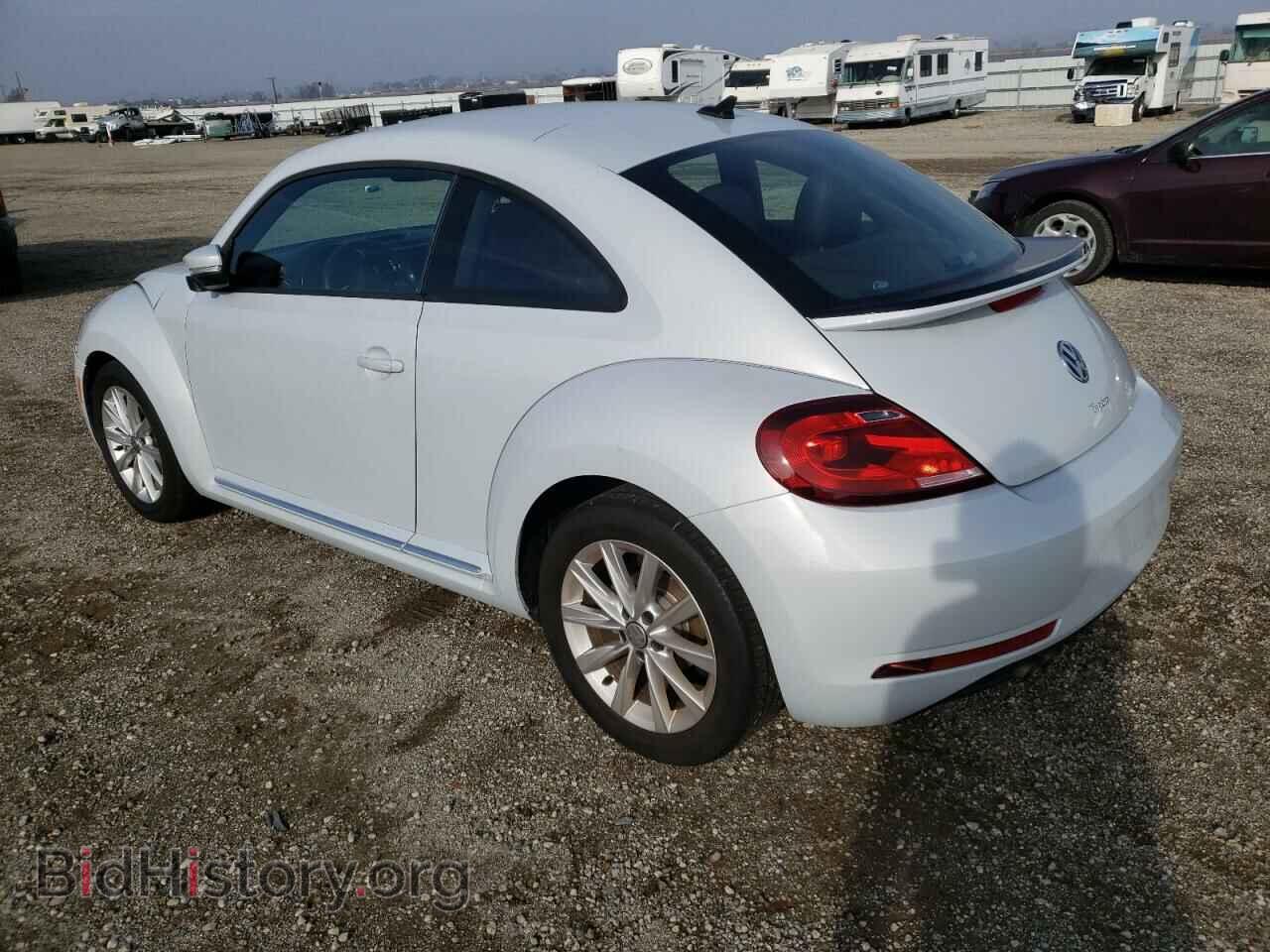 2018 VOLKSWAGEN BEETLE - VIN: 3VWFD7AT1JM725876 - Фото 2