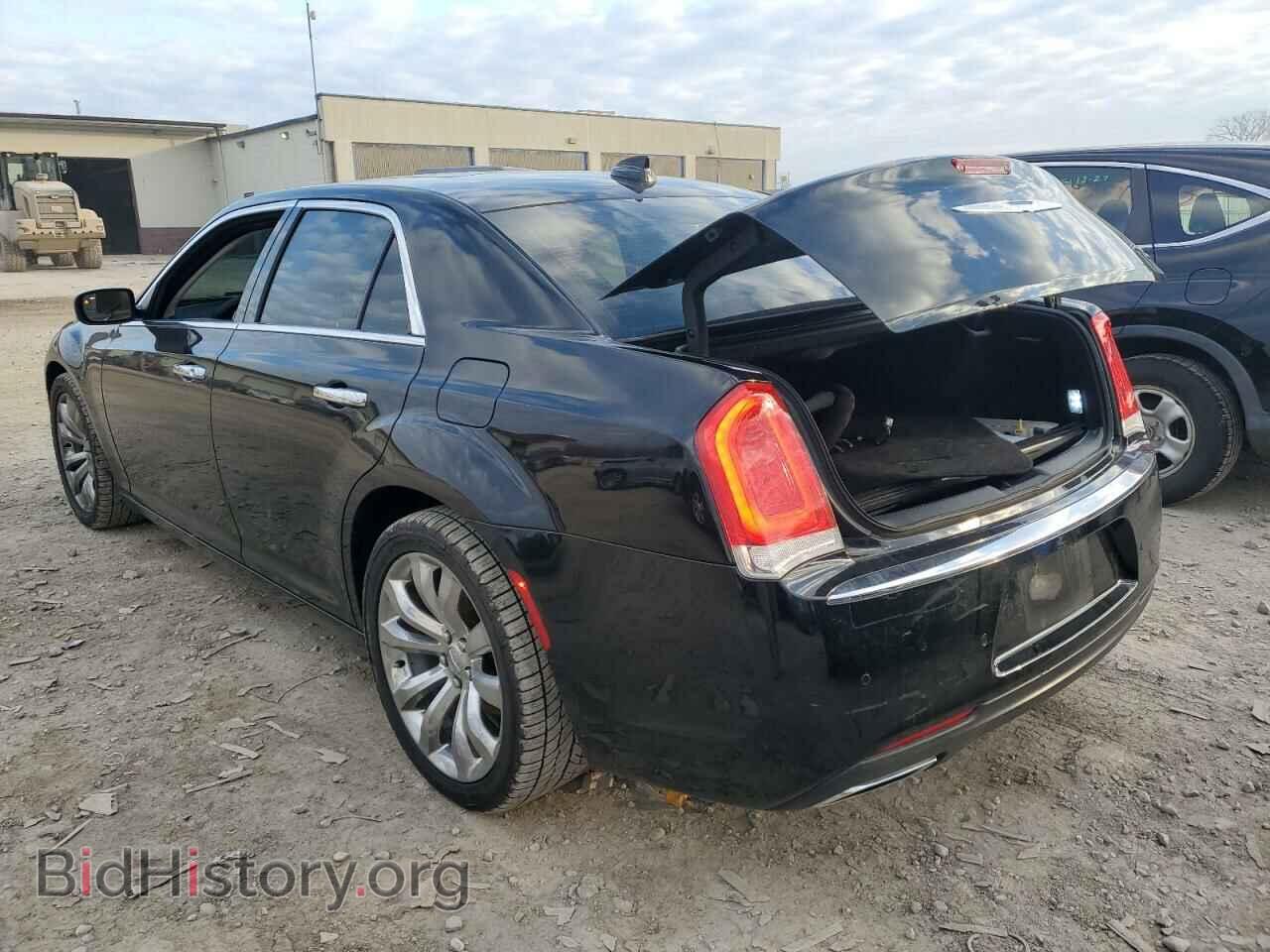 2017 CHRYSLER 300 - VIN: 2C3CCAET8HH585743 - Фото 2