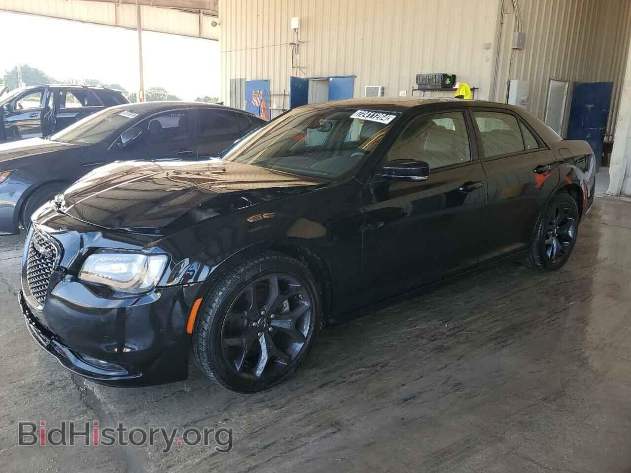 Фотография 2C3CCABG8PH641122 - CHRYSLER 300 2023