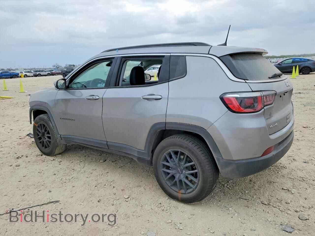 2019 JEEP COMPASS - VIN: 3C4NJDBB0KT741635 - Фото 2