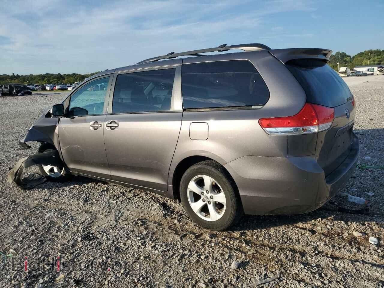 2011 TOYOTA All Models - VIN: 5TDKK3DC2BS172832 - Фото 2