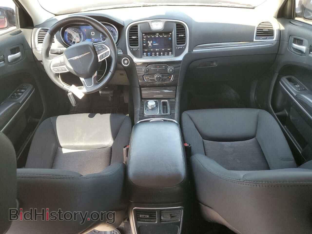 2019 CHRYSLER 300 - VIN: 2C3CCAAG4KH679232 - Фото 8