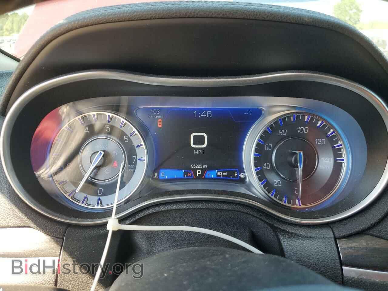 2019 CHRYSLER 300 - VIN: 2C3CCAAG4KH679232 - Фото 9