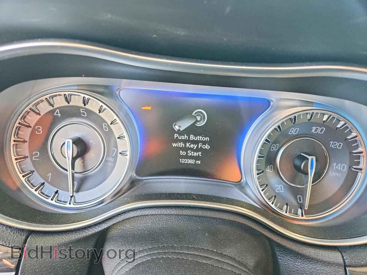 2018 CHRYSLER 300 - VIN: 2C3CCAAG9JH315404 - Фото 9