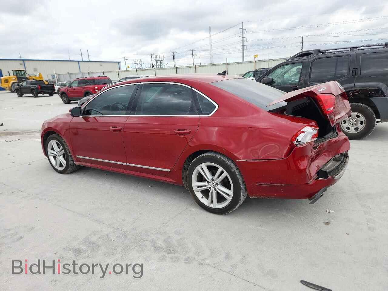 2015 VOLKSWAGEN PASSAT - VIN: 1VWCV7A32FC012929 - Photo 2