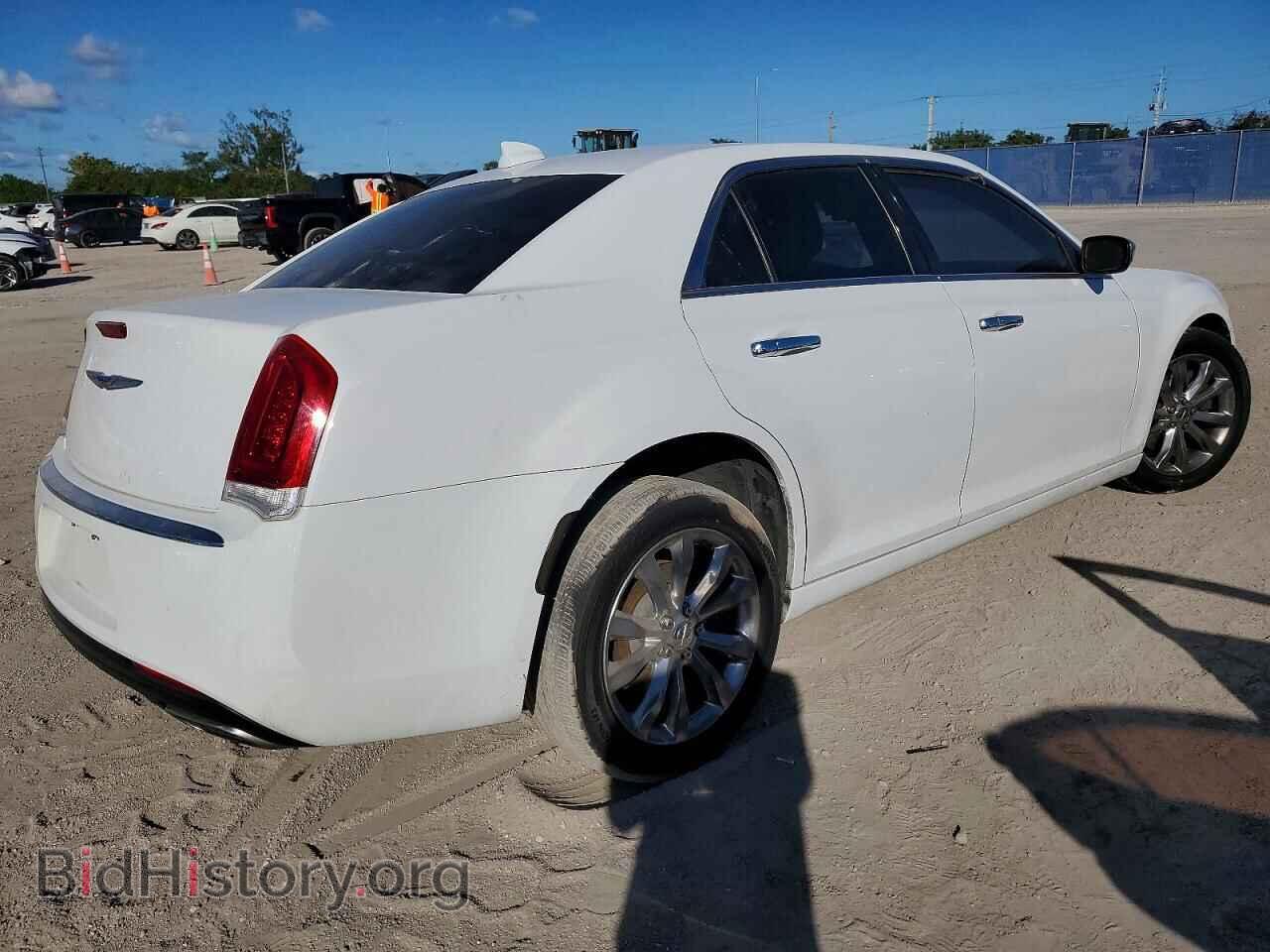 2019 CHRYSLER 300 - VIN: 2C3CCAKG6KH704520 - Фото 3