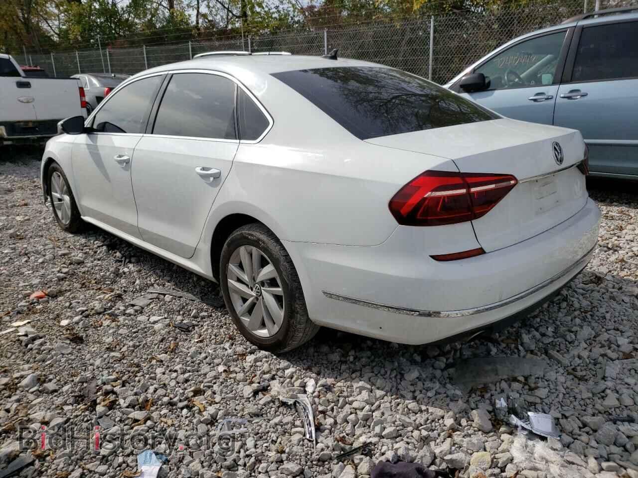 2018 VOLKSWAGEN PASSAT - VIN: 1VWBA7A32JC004541 - Фото 2