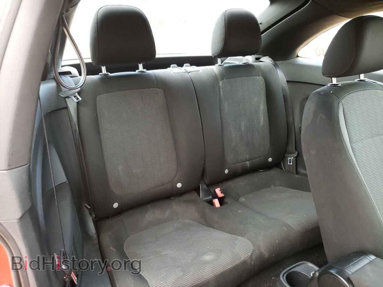 2013 VOLKSWAGEN BEETLE - VIN: 3VWFP7AT8DM670807 - Фото 10