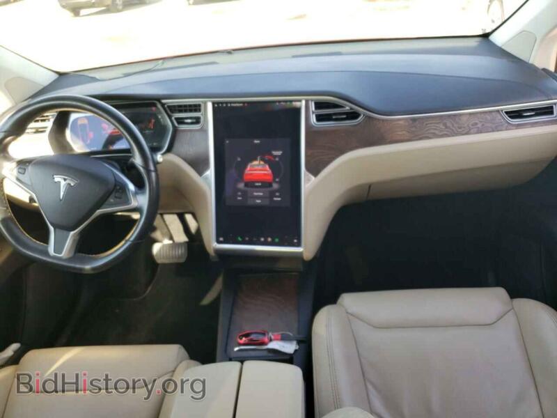 2016 Tesla MODEL X (VIN 5YJXCAE23GF018784) — фото 8 из 13