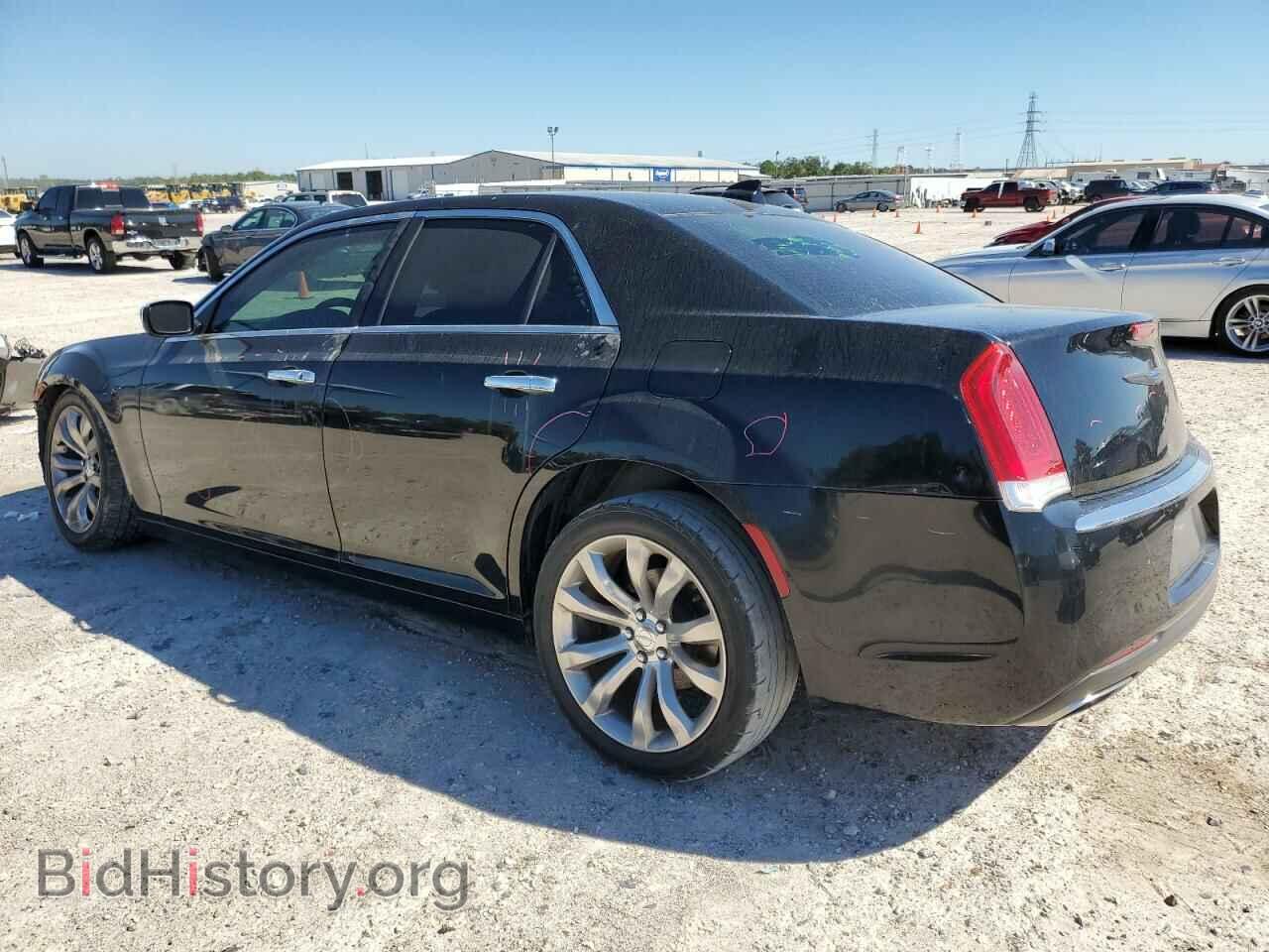 2019 CHRYSLER 300 - VIN: 2C3CCAEG6KH686628 - Фото 2