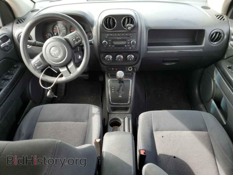 2011 Jeep COMPASS (VIN 1J4NT1FA3BD189820) — фото 8 из 13