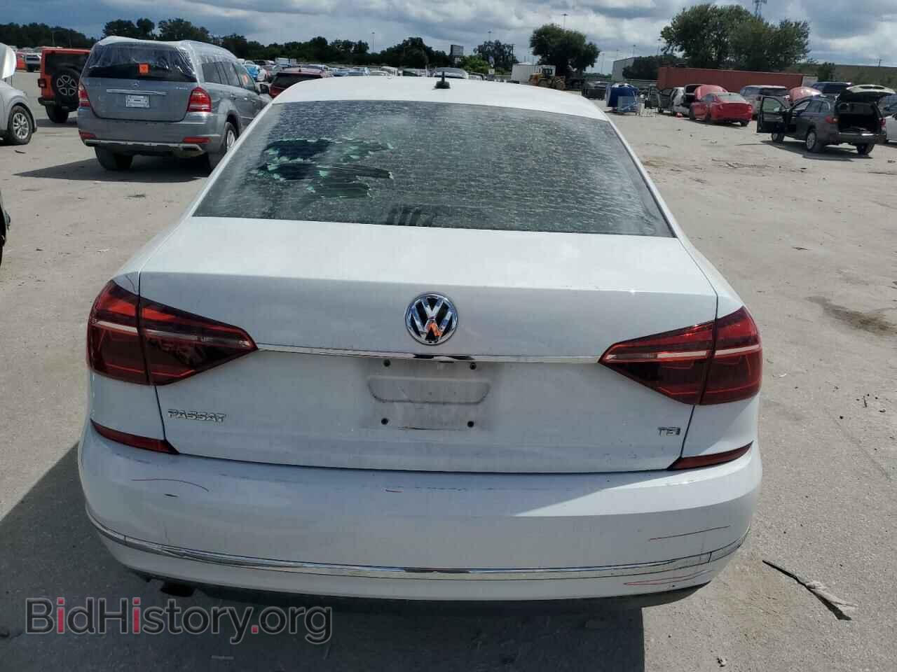 2017 VOLKSWAGEN PASSAT - VIN: 1VWAT7A37HC028169 - Фото 6