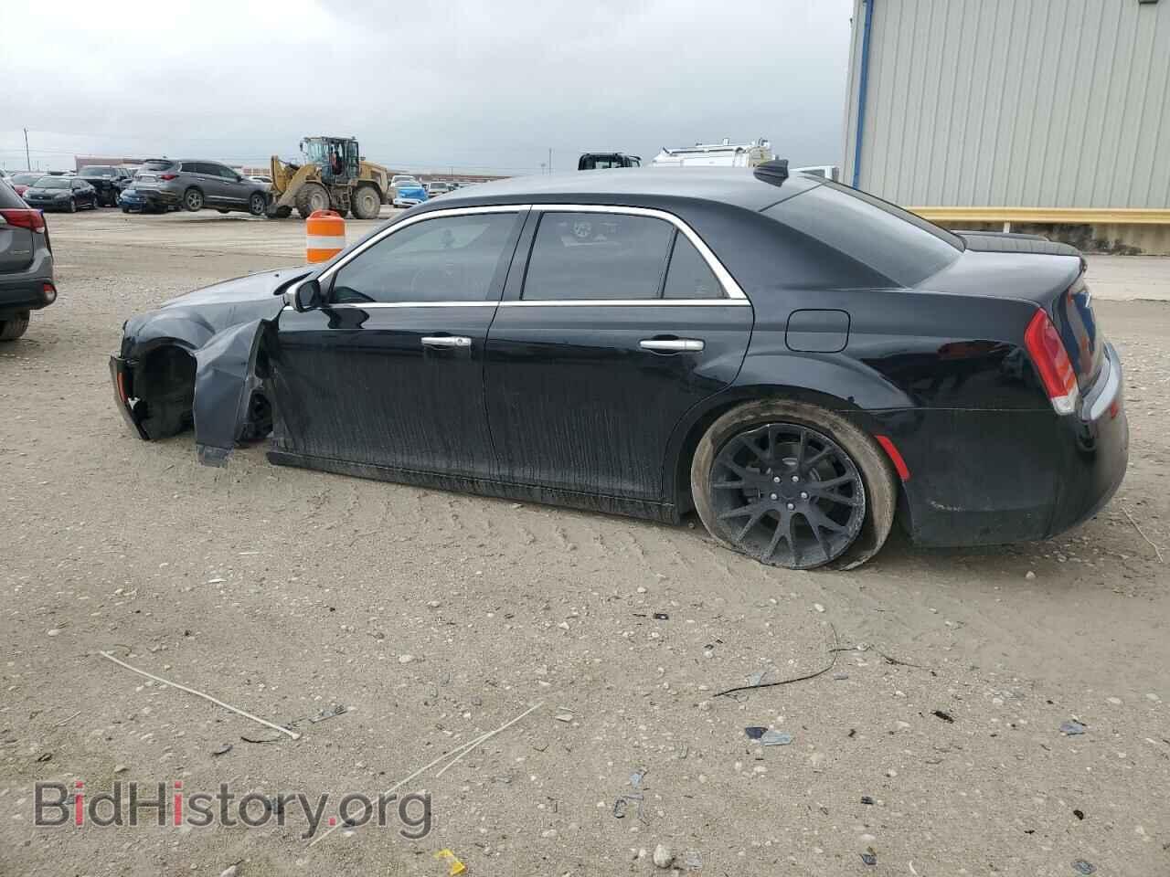 2018 CHRYSLER 300 - VIN: 2C3CCAPT5JH148818 - Фото 2